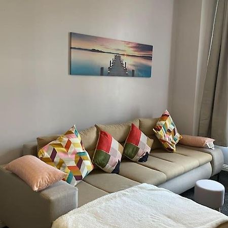Spacious One Bedroom Flat, Entire Property. 格陵诺克 外观 照片