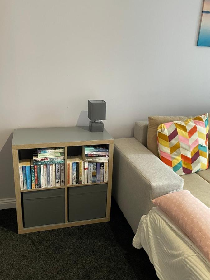 Spacious One Bedroom Flat, Entire Property. 格陵诺克 外观 照片