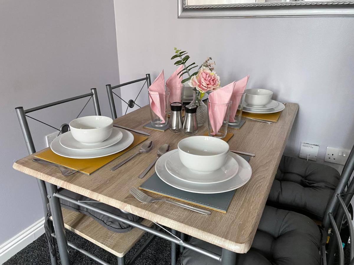 Spacious One Bedroom Flat, Entire Property. 格陵诺克 外观 照片