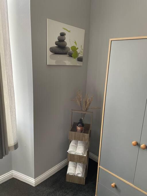 Spacious One Bedroom Flat, Entire Property. 格陵诺克 外观 照片