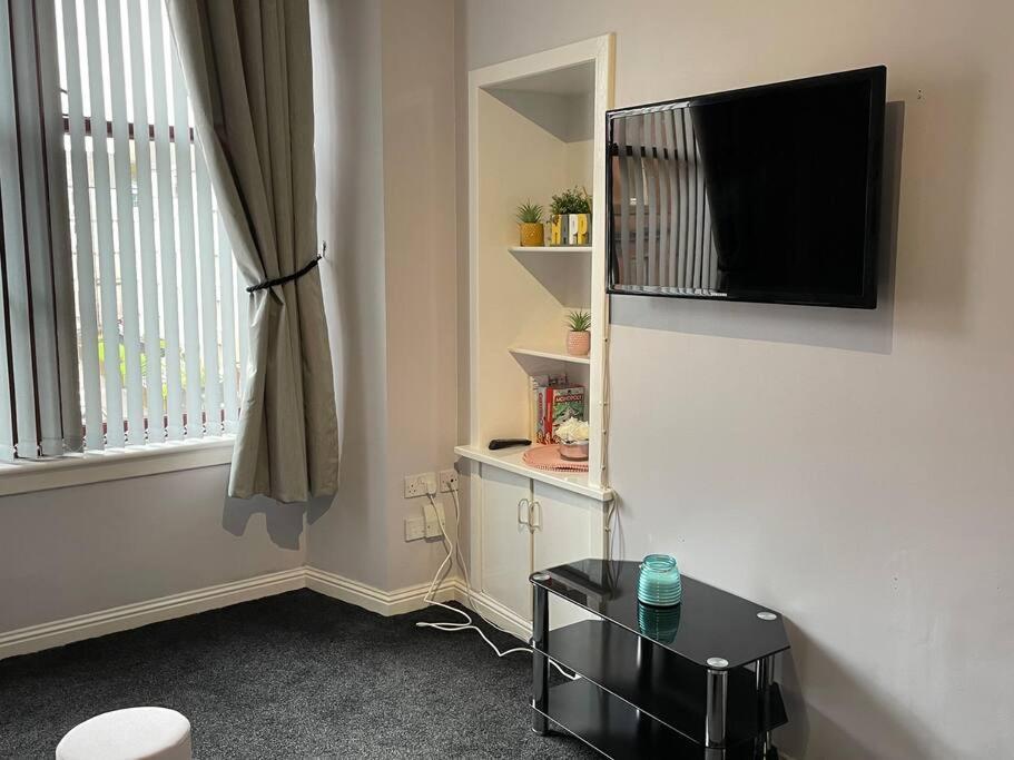 Spacious One Bedroom Flat, Entire Property. 格陵诺克 外观 照片