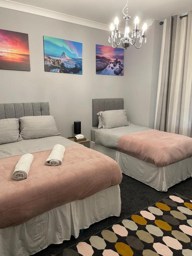 Spacious One Bedroom Flat, Entire Property. 格陵诺克 外观 照片