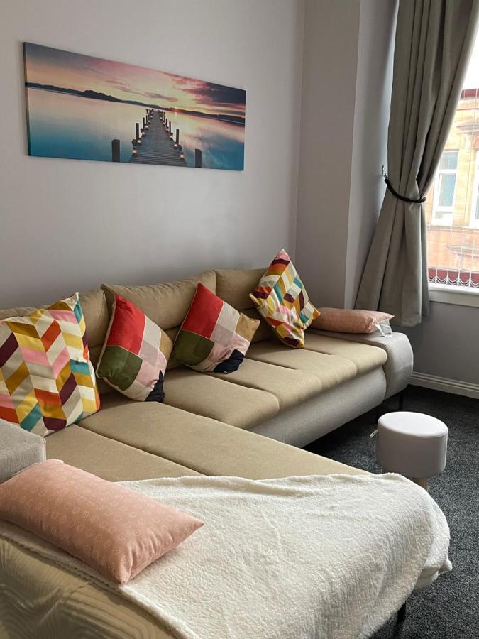 Spacious One Bedroom Flat, Entire Property. 格陵诺克 外观 照片
